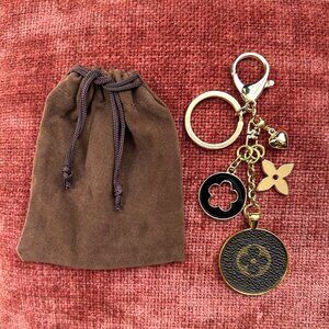CLOVER ✤ BAG CHARM Brown Black and Gold Tone Charms ✤
